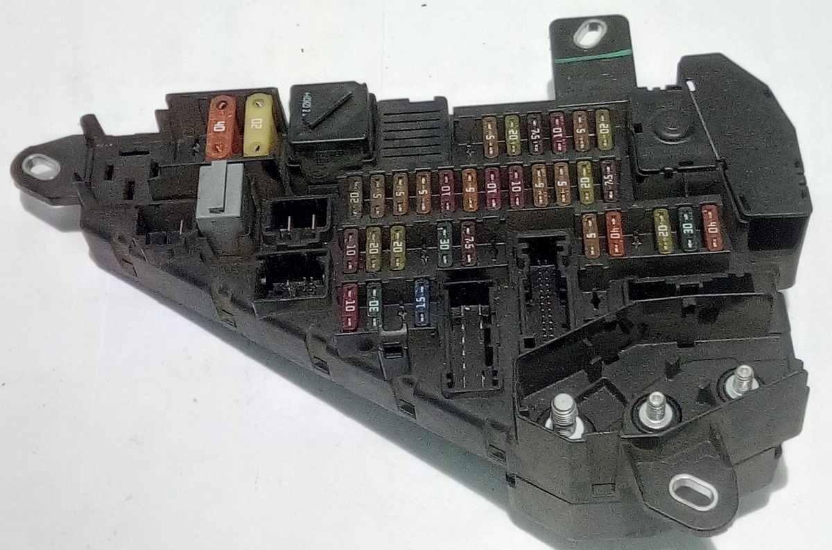 690658806 PORTA FUSIBILE BMW 530 2005  <br />