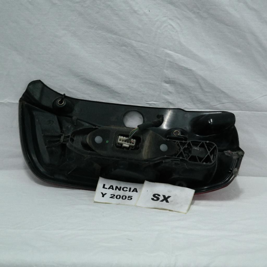 Lancia y dal 2004 al 2010 fanale posteriore sx