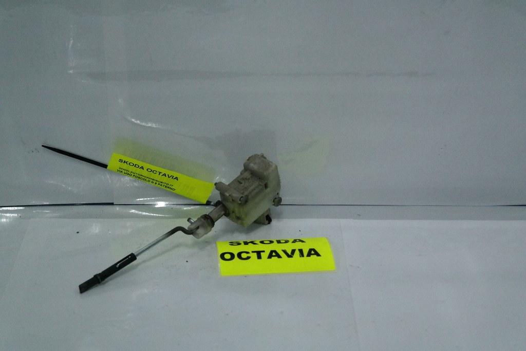 Skoda octavia dal 1999 al 2005 serratura sportellino carburante