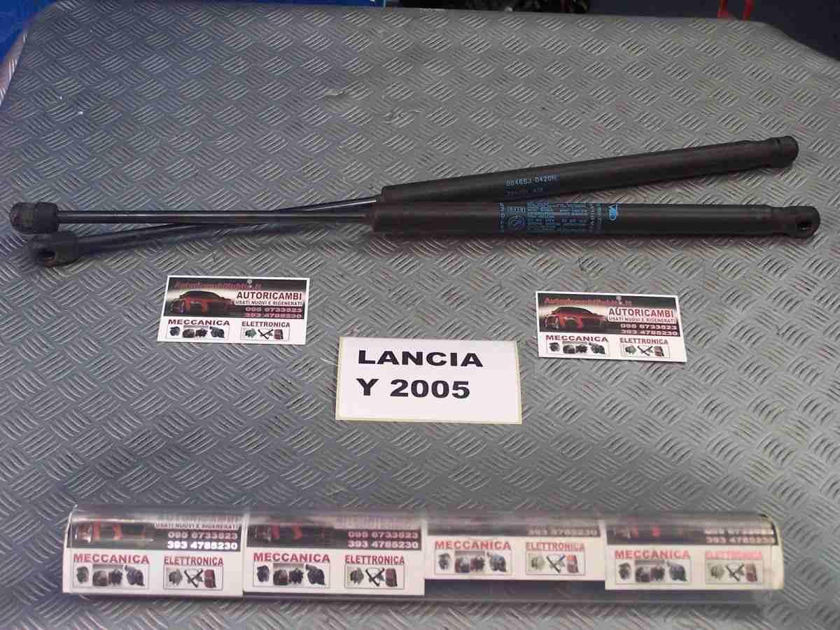 Lancia y dal 2004 al 2010 pistoncini cofano