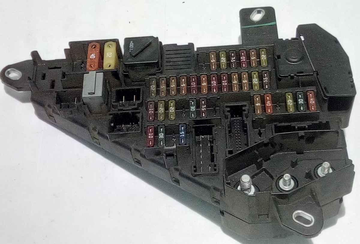 6906588 SCATOLA PORTAFSIBILI BMW 530 E60 <br />