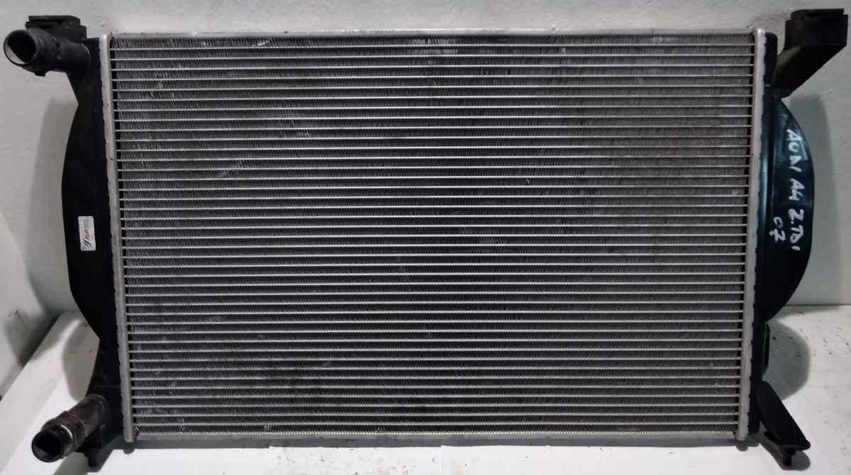 8E0121251A  RADIATORE AUDI A4 2007 <br />
