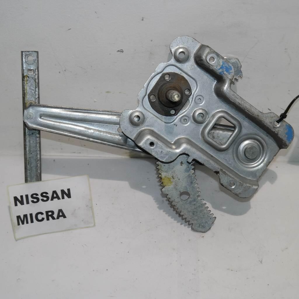Nissan micra dal 2003 al 2008 alzavetro manuale posteriore dx