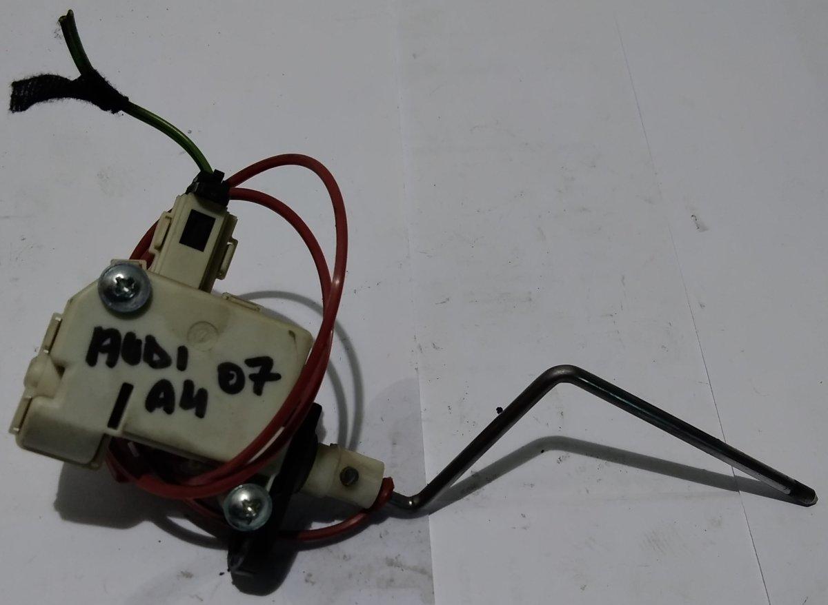8E0862153A MOTORINO CHIUSURA SPORTELLO CARBURANTE AUDI A4 2007 <br />