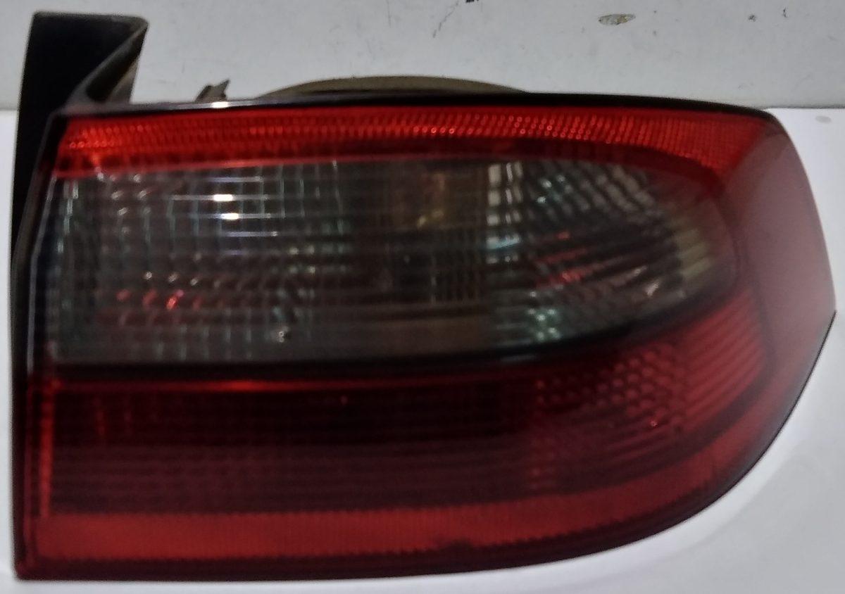 FANALE POSTERIORE EST DX RENAULT LAGUNA 2000 8200002474<br /><br /><br />