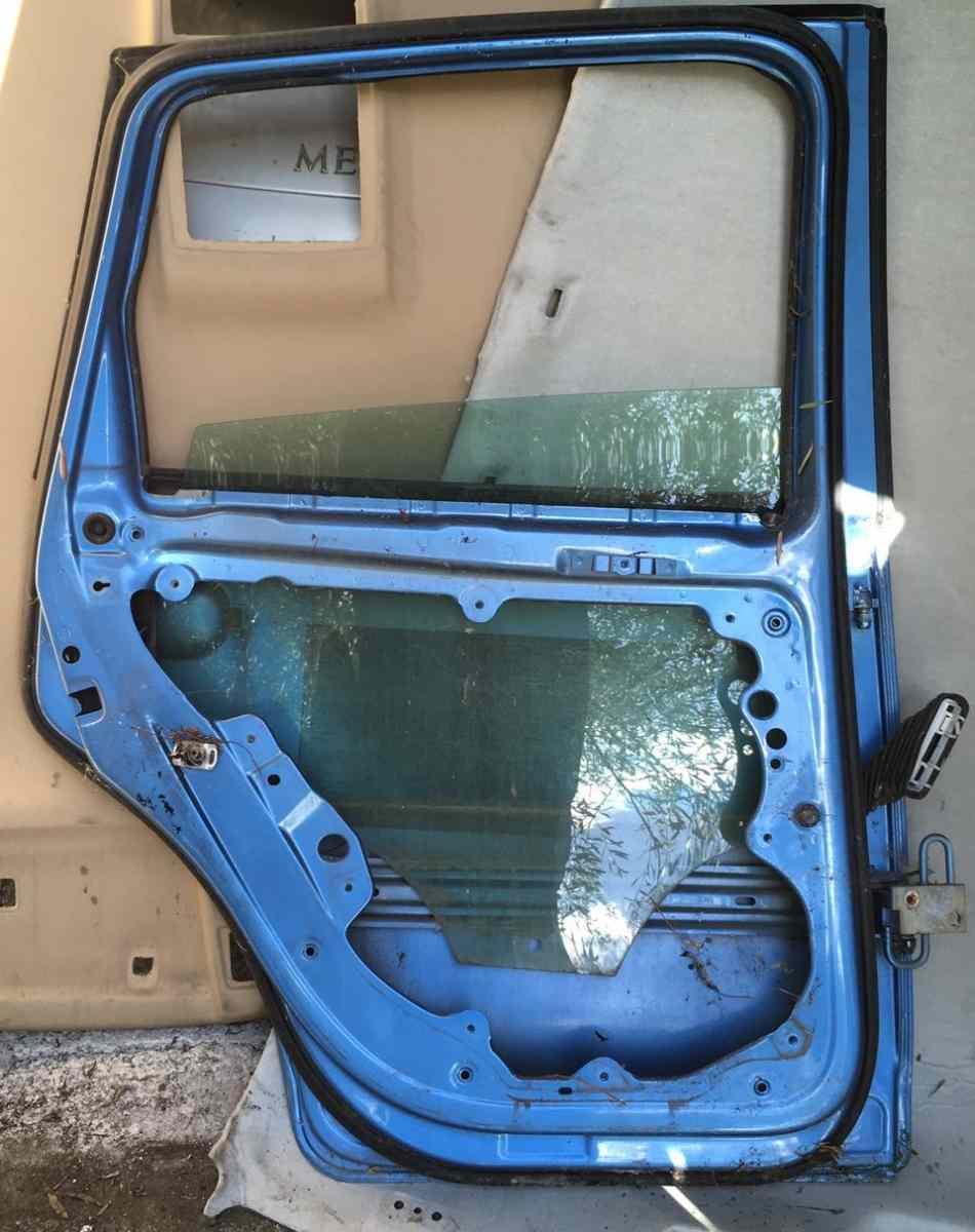 PORTIERA POST SX VOLKSWAGEN POLO 2006 6Q6833055H<br /><br /><br /><br /><br />