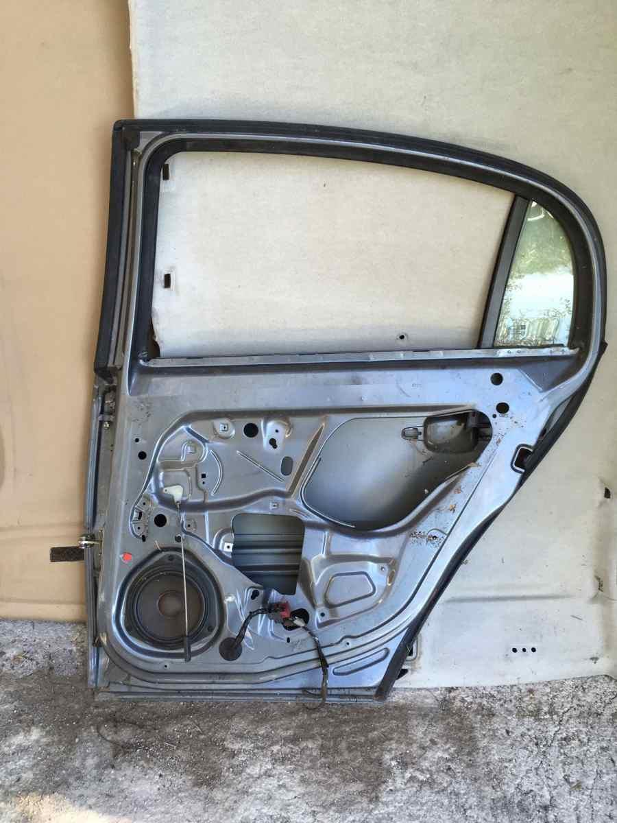 PORTIERA  POST DX OPEL VECTRA 2003 PORTIERA  POST DX<br /><br /><br />