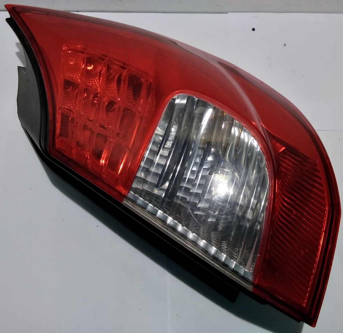 FANALE POST DX RENAULT SCENIC 130CV 8200474327<br /><br /><br />