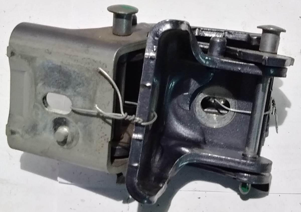 CERNIERA PORTIERA ANT DX CITROEN C3 00009035N9<br /><br /><br />
