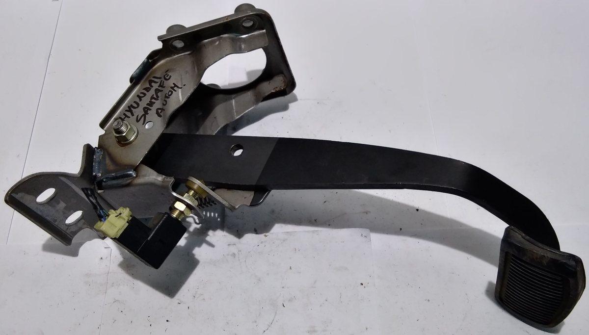 PEDALE FRENO HYUNDAI SANTA FE 328002B110<br /><br /><br />