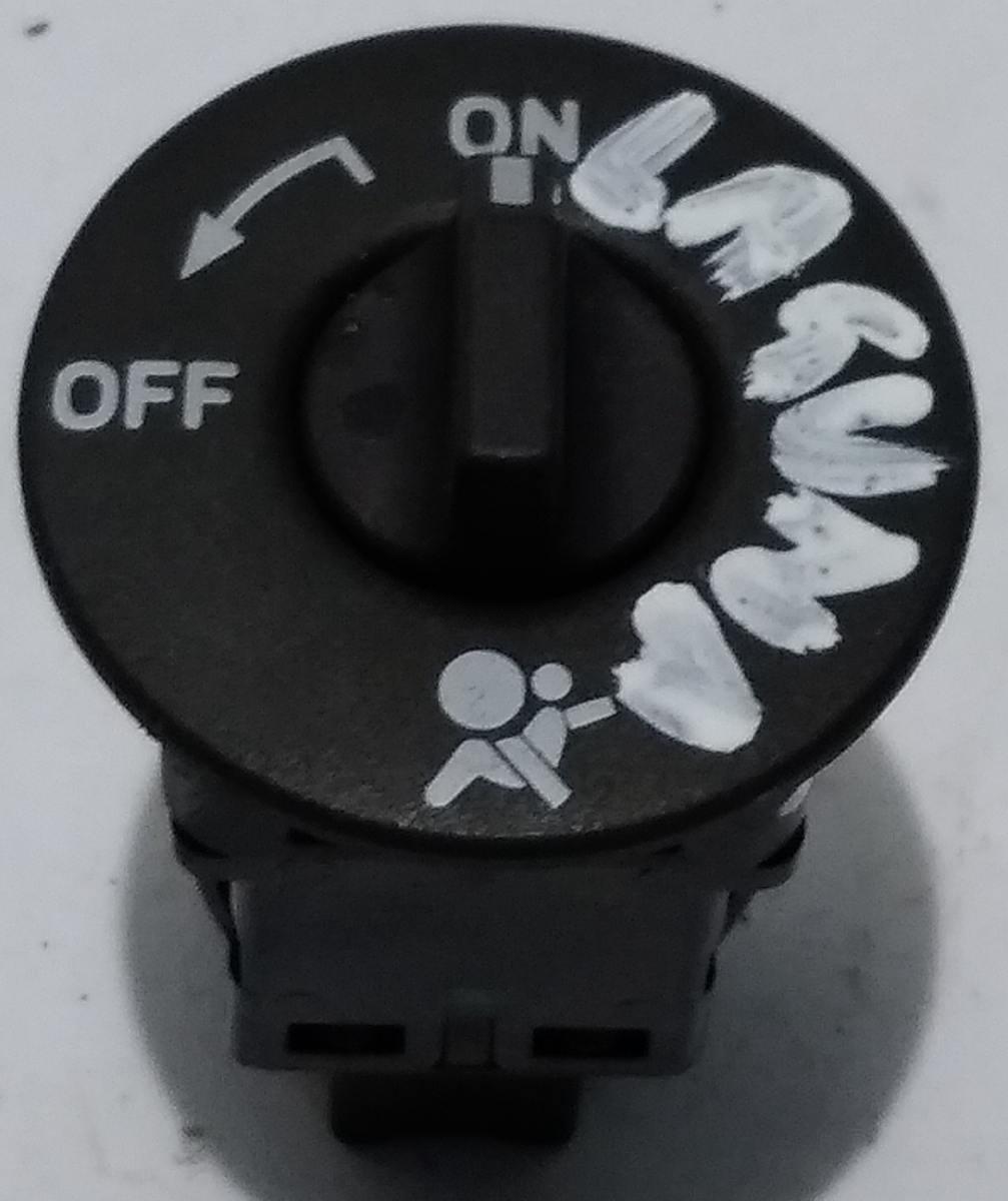 PULSANTE OFF  AIRBAG L. PASSEGGERO RENAULT LAGUNA 681995427R<br /><br /><br />