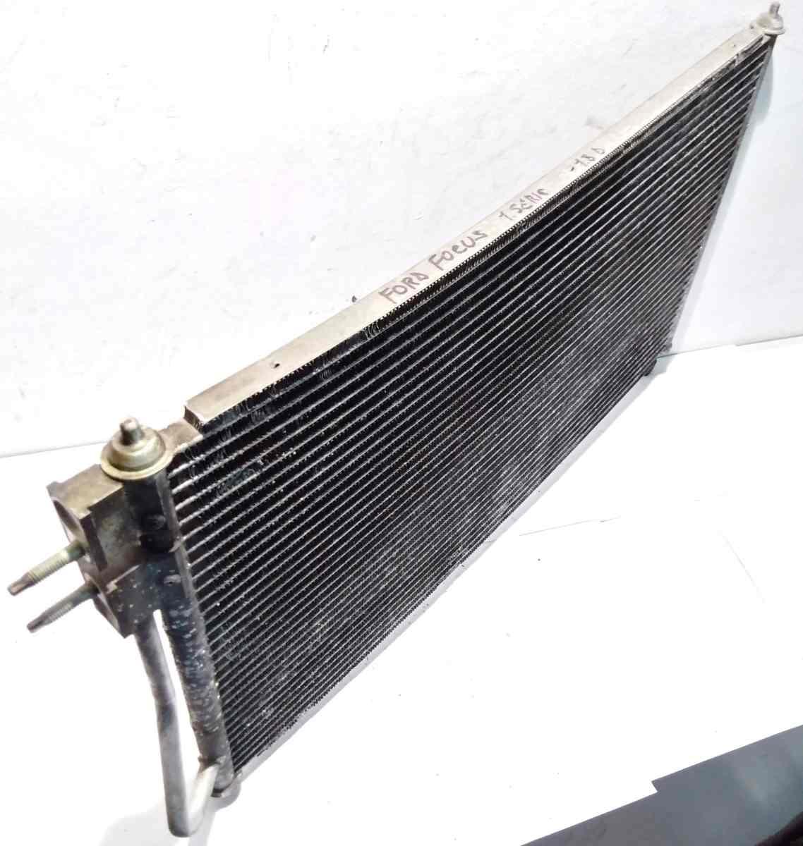 CONDENSATORE FORD FOCUS 1'SERIE 1671708<br /><br /><br />