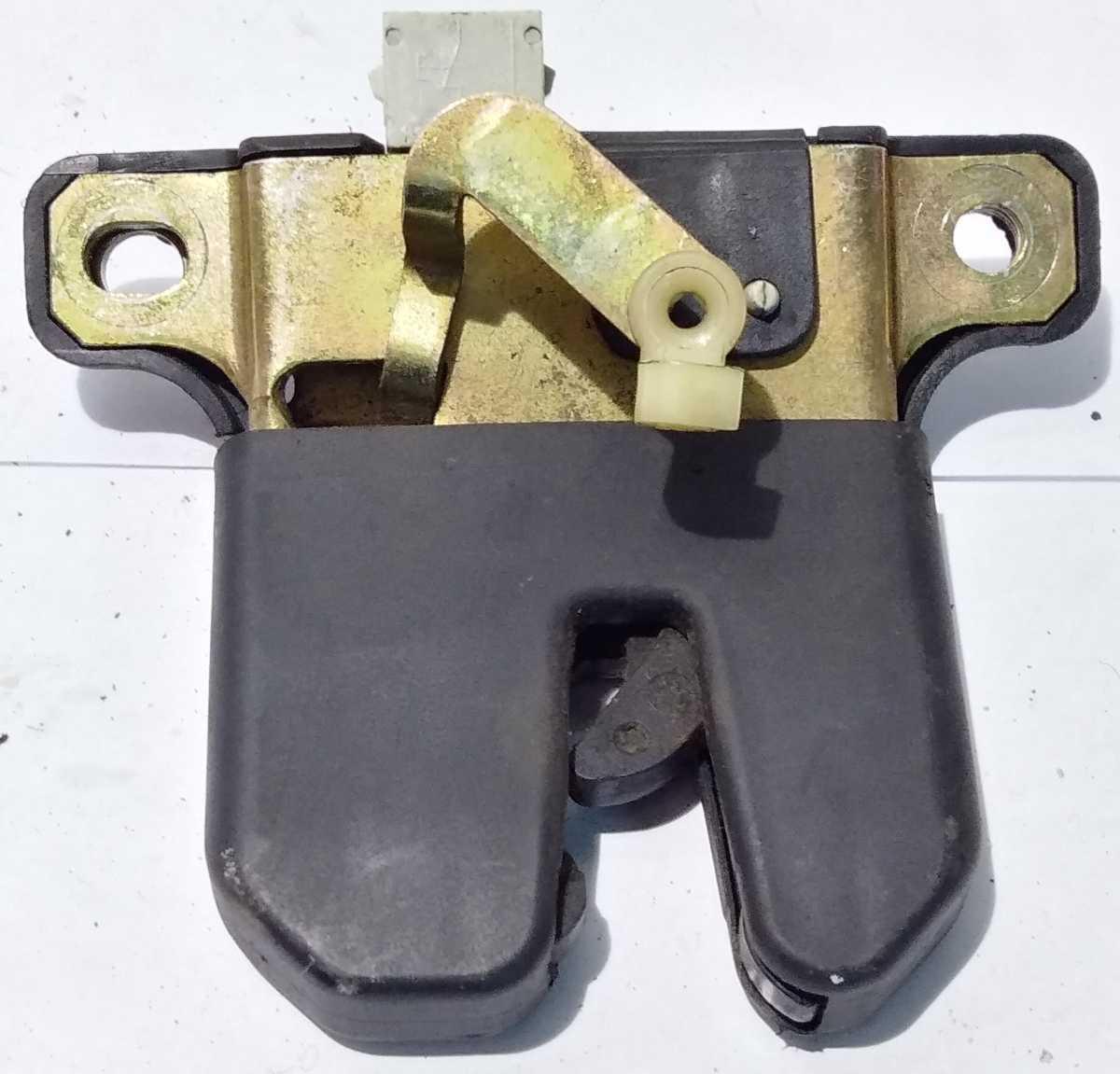 SERRATURA COFANO POSTERIORE AUDI A3 1' SERIE 8L0827505L<br /><br /><br />