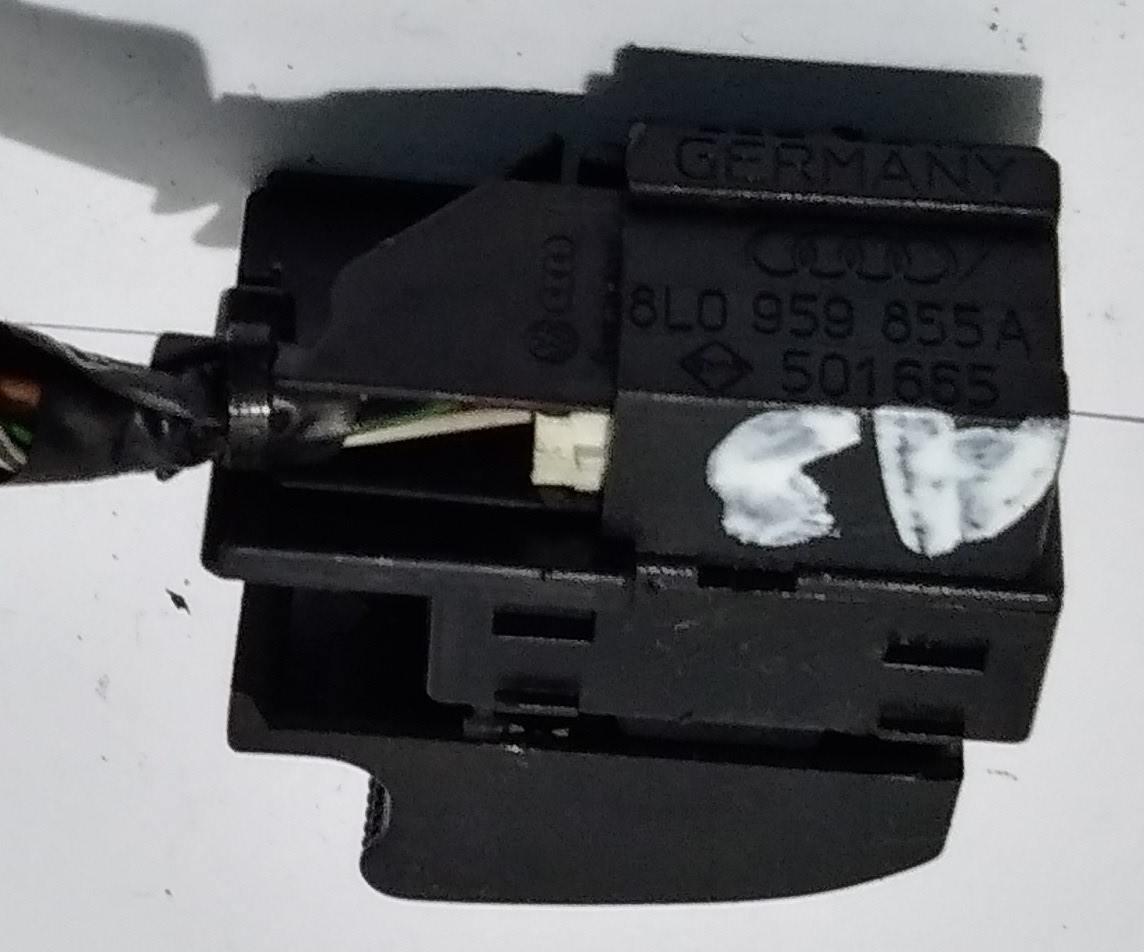 PULSANTE ALZAVETRO DX AUDI A3 1' SERIE 8L0959855A<br /><br /><br />