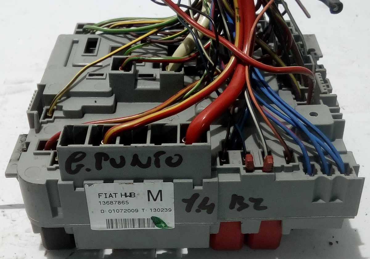 SCATOLA PORTAFUSIBILI GRANDE PUNTO 1.4 BZ 2005/10 13687865<br />