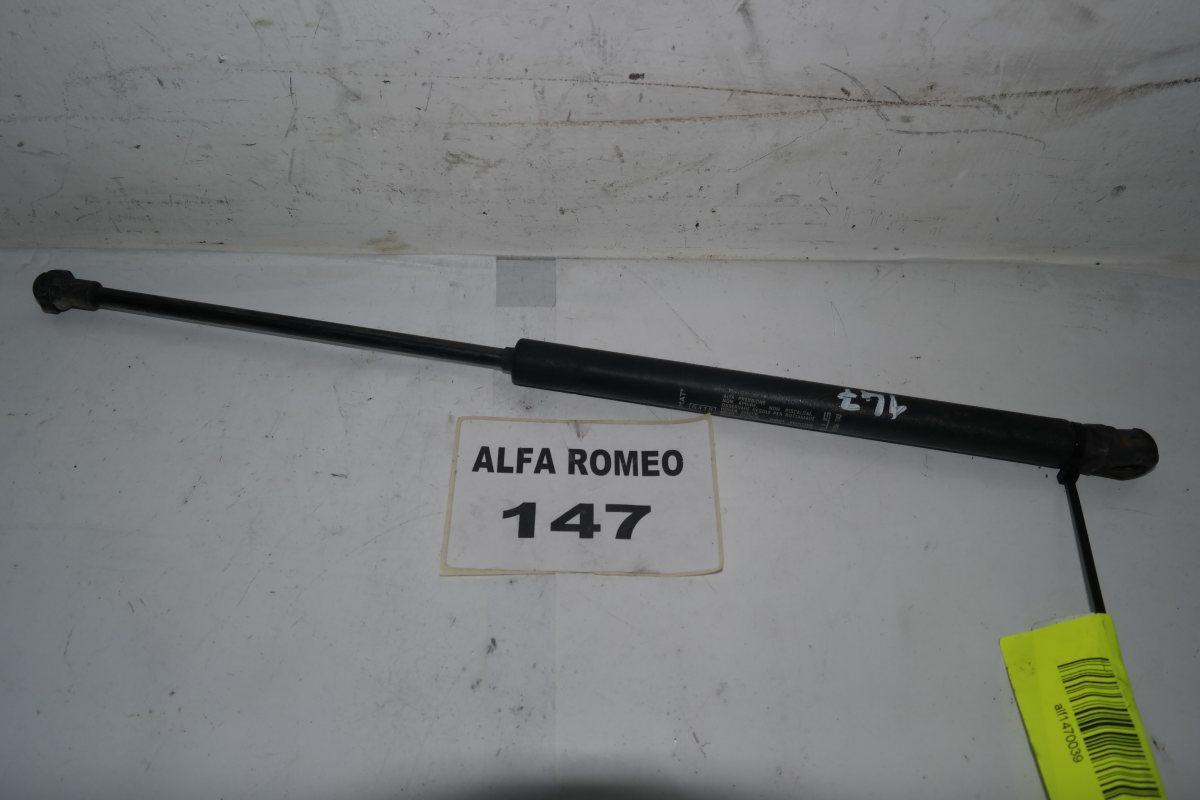 Alfa romeo 147 pistoncino cofano