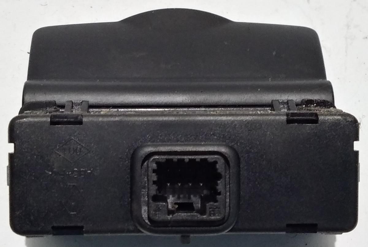 PORTA INGRESSO AUX RENAULT CLIO 2010 1.2 BZ 280230001R<br /><br /><br />