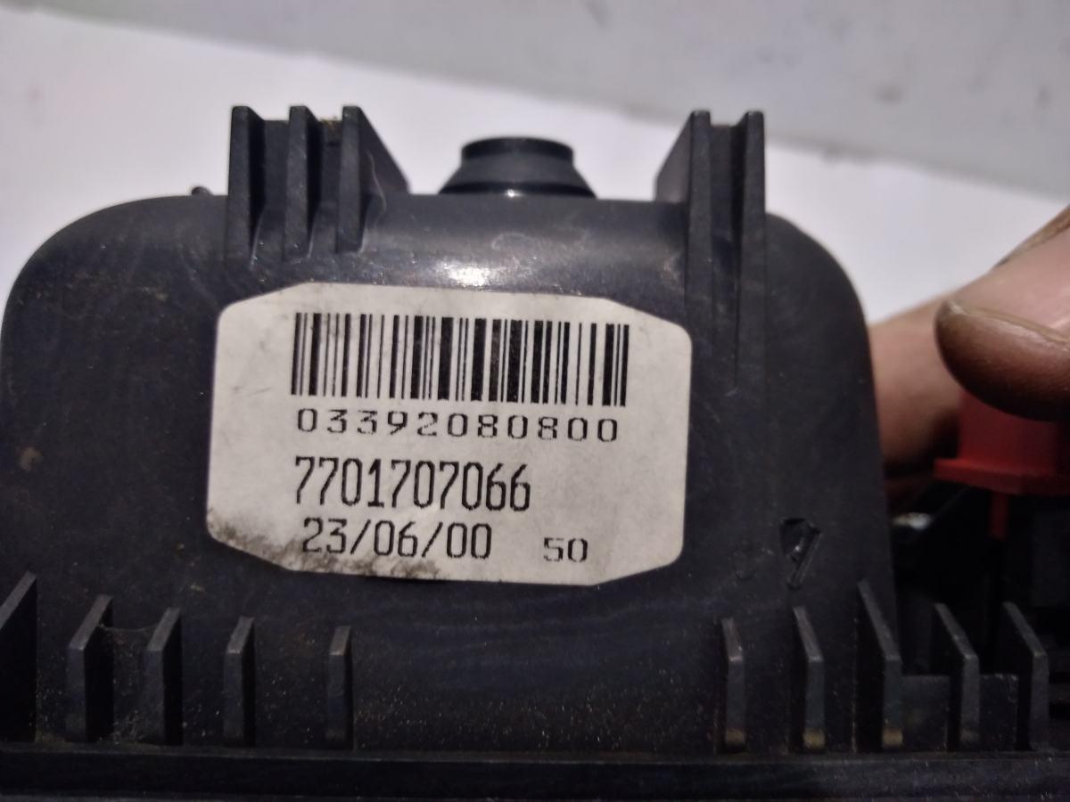 PULSANTIERA POST SX RENAULT LAGUNA 2000 7701707066<br /><br /><br />