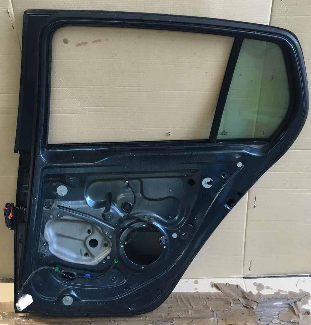PORTIERA POST DX VOLKSWAGEN GOLF 5  1K6833106J<br /><br /><br />