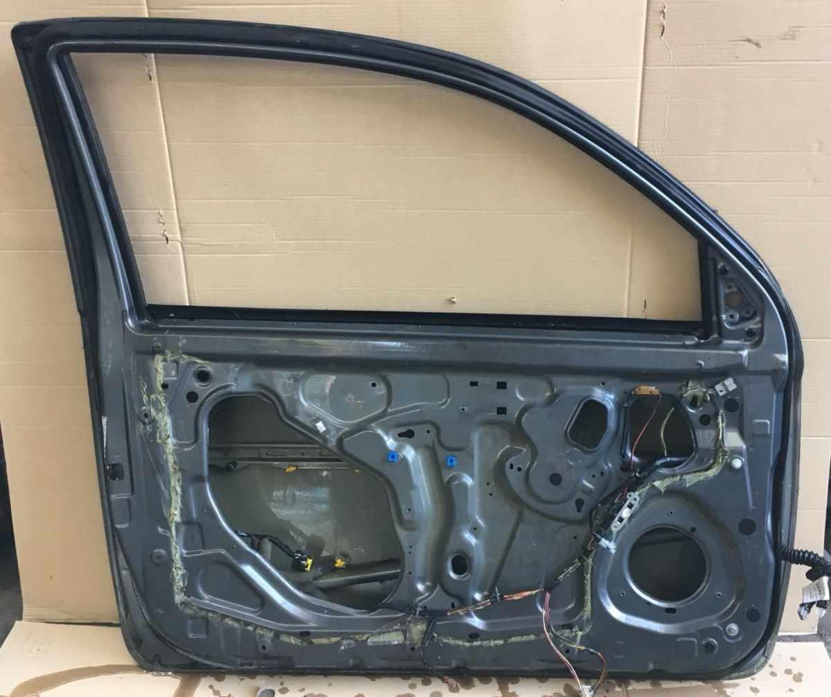 PORTIERA  SX NISSAN MICRA 3P 2005 80101AX630<br /><br /><br />