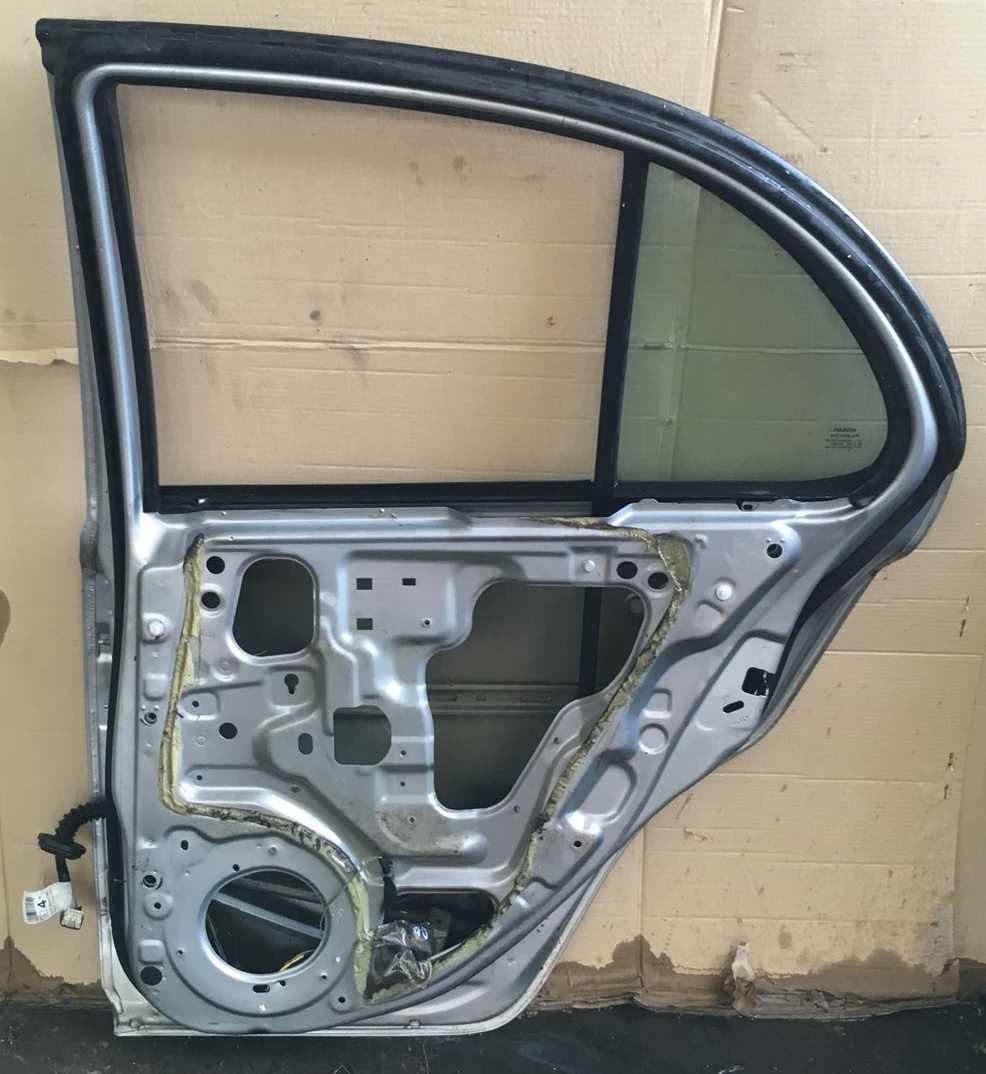 PORTIERA POST DX NISSAN MICRA 2005 82100AX130<br /><br /><br />