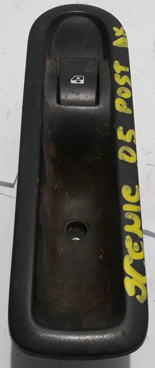 PULSANTE ALZAVETRO POST DX RENAULT SCENIC 2005 8200220507<br /><br /><br />