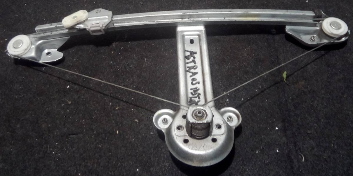 ALZAVETRO  POST SX OPEL ASTRA 2005 13100420<br /><br /><br />