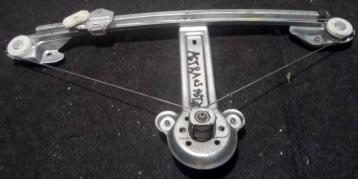 ALZAVETRO  POST SX OPEL ASTRA 2005 13100420<br /><br /><br />