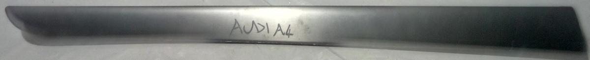 RIVESTIMENTO PORTIERA AUDI A4 2007 8E0867420<br /><br /><br />