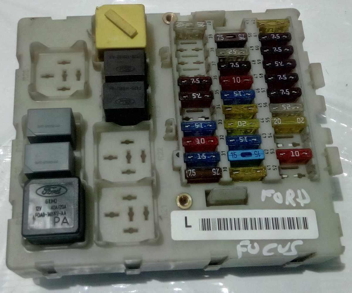 PORTAFUSIBILI FORD FOCUS 1 SERIE 518274204<br /><br /><br />