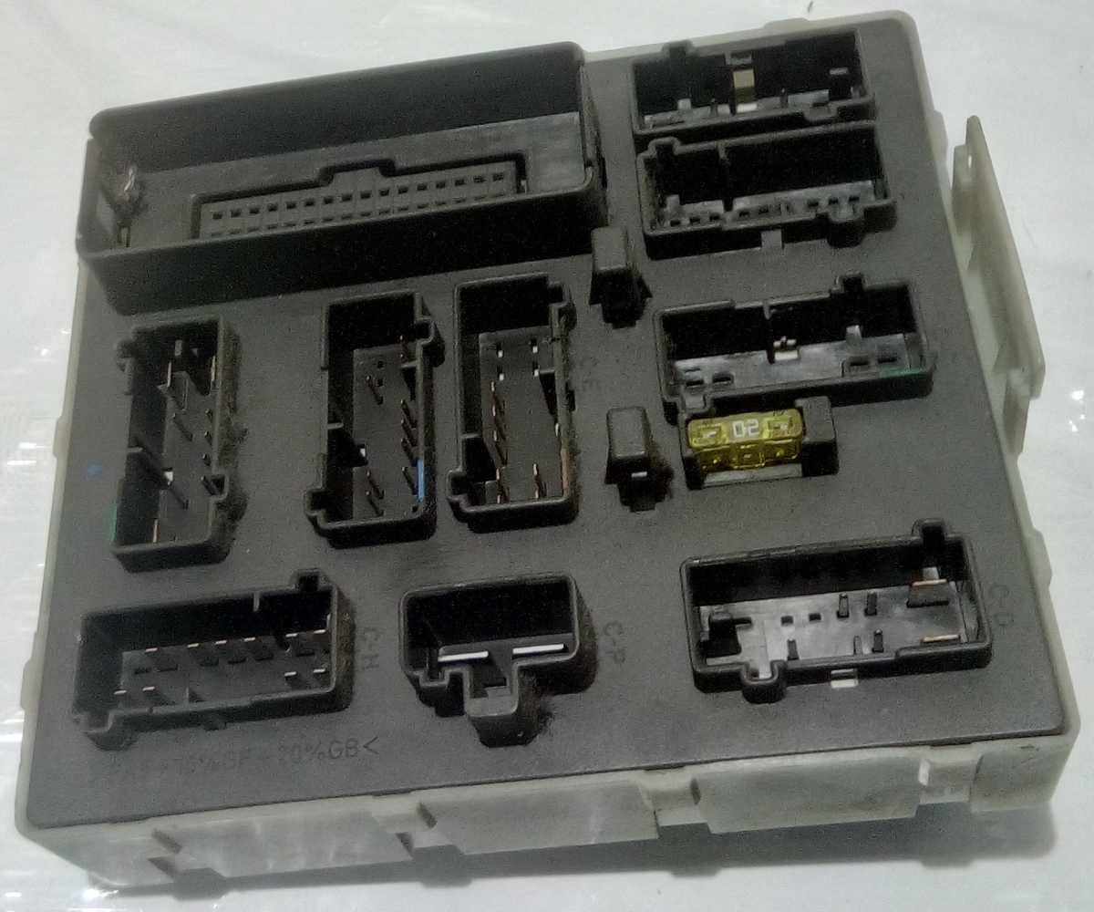 PORTAFUSIBILI FORD FOCUS 1 SERIE 518274204<br /><br /><br />