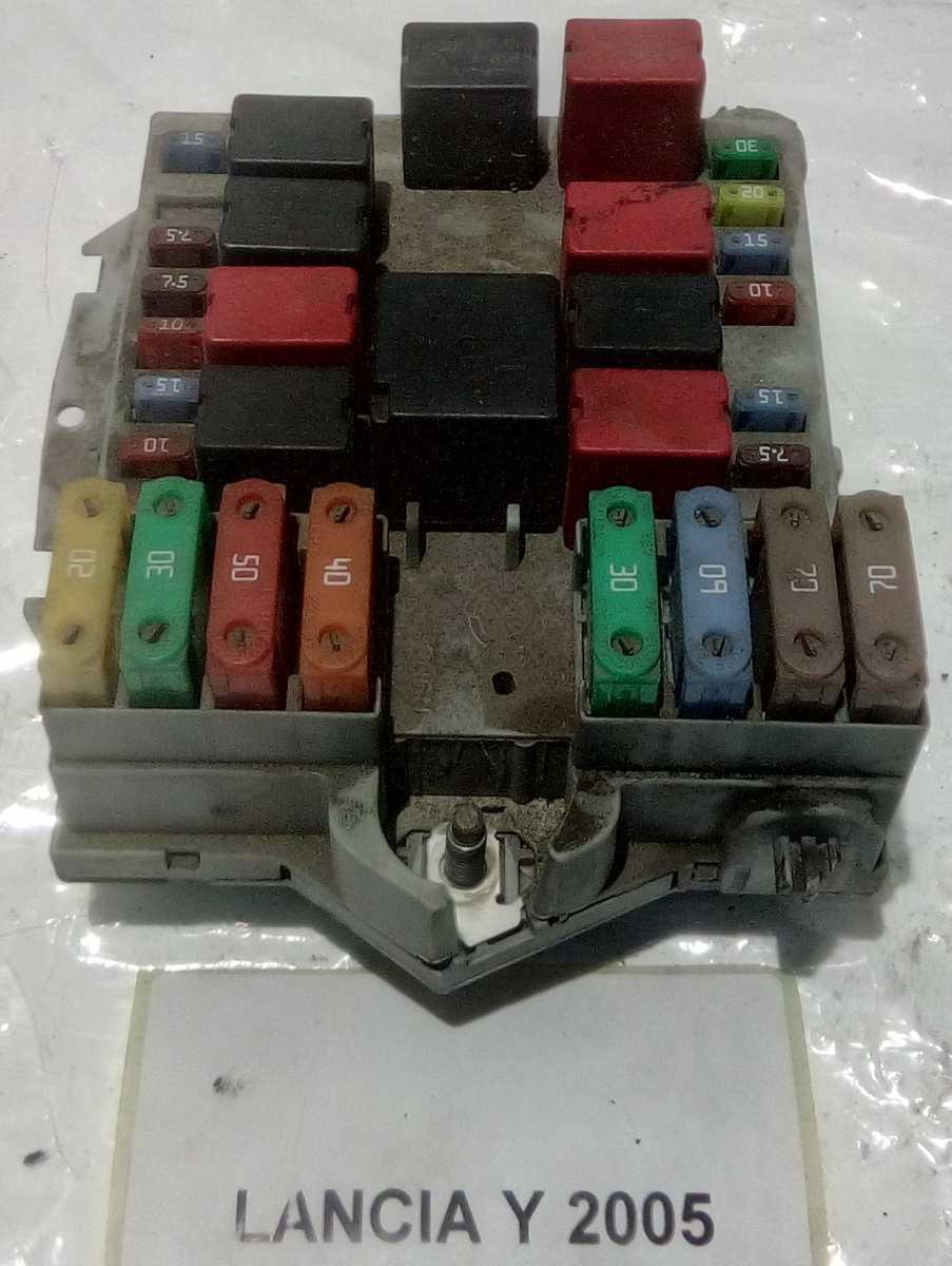 PORTAFUSIBILI LANCIA YPSILON 1.3 MJT 51724721<br /><br /><br />