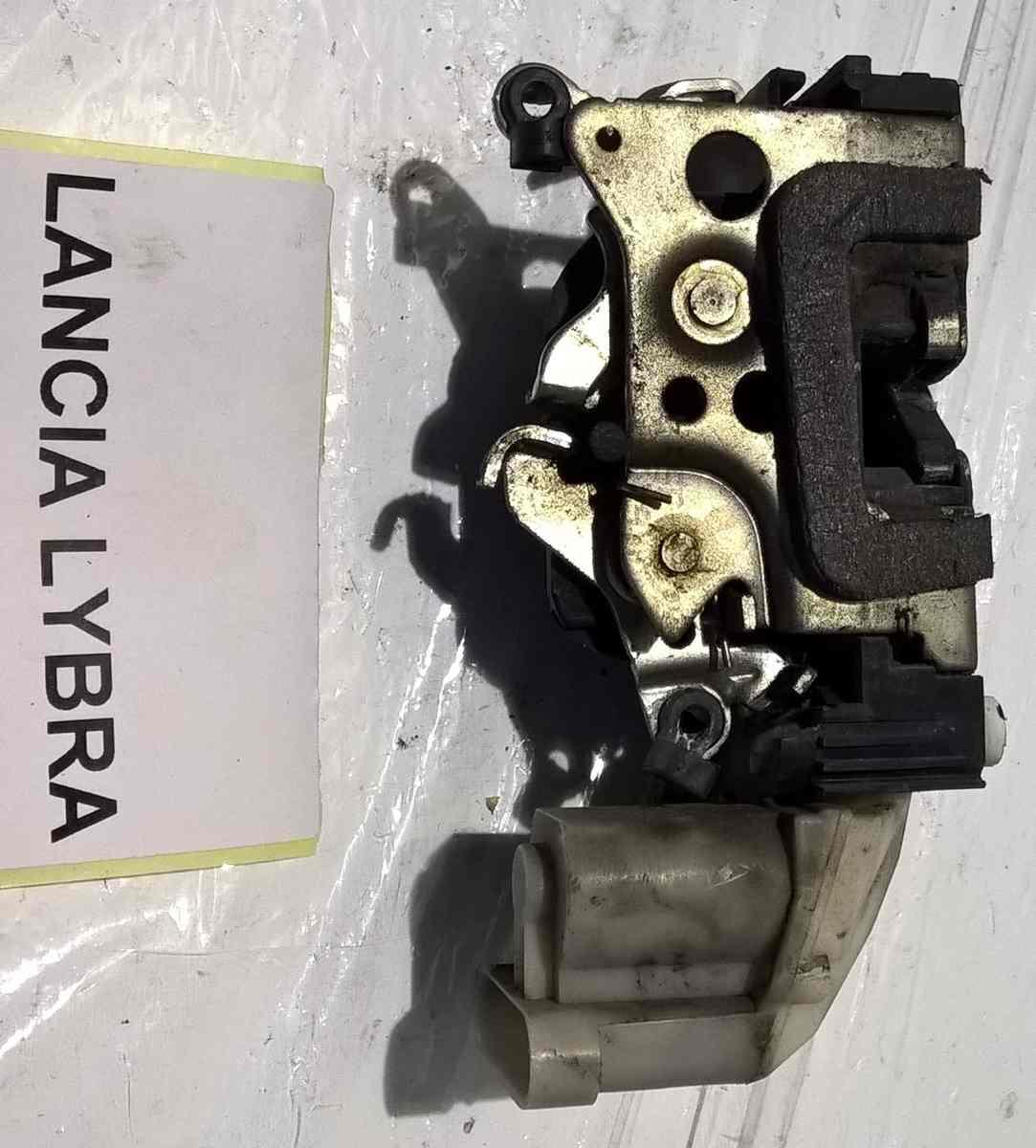 CHIUSURA PORTIERA POST DX LANCIA LYBRA 2000 46762792<br /><br /><br />