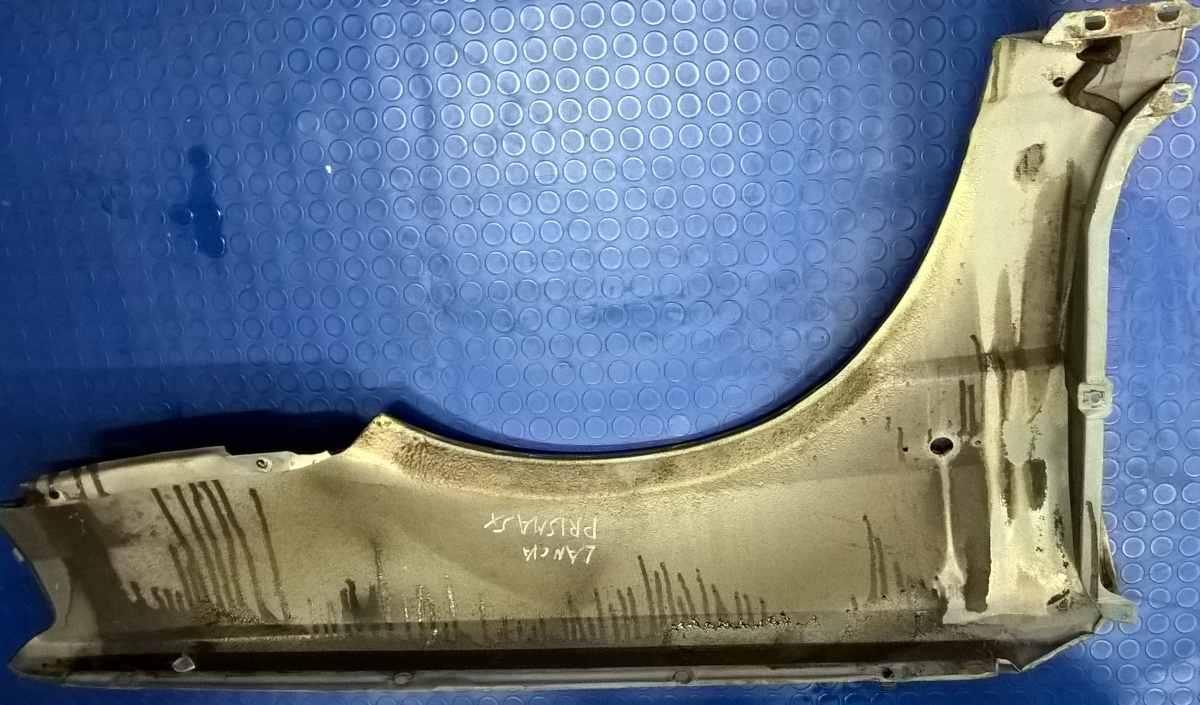 PARAFANGO SX LANCIA PRISMA 91379886<br />