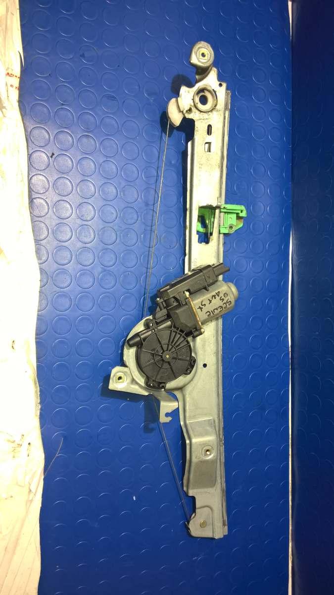 ALZAVETRO ELETTRICO ANT SX RENAULT SCENIC 1.9 DCI 8200646841<br /><br /><br />