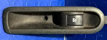 PULSANTE ALZAVETRO POST DX RENAULT SCENIC 2005 8200315029<br />