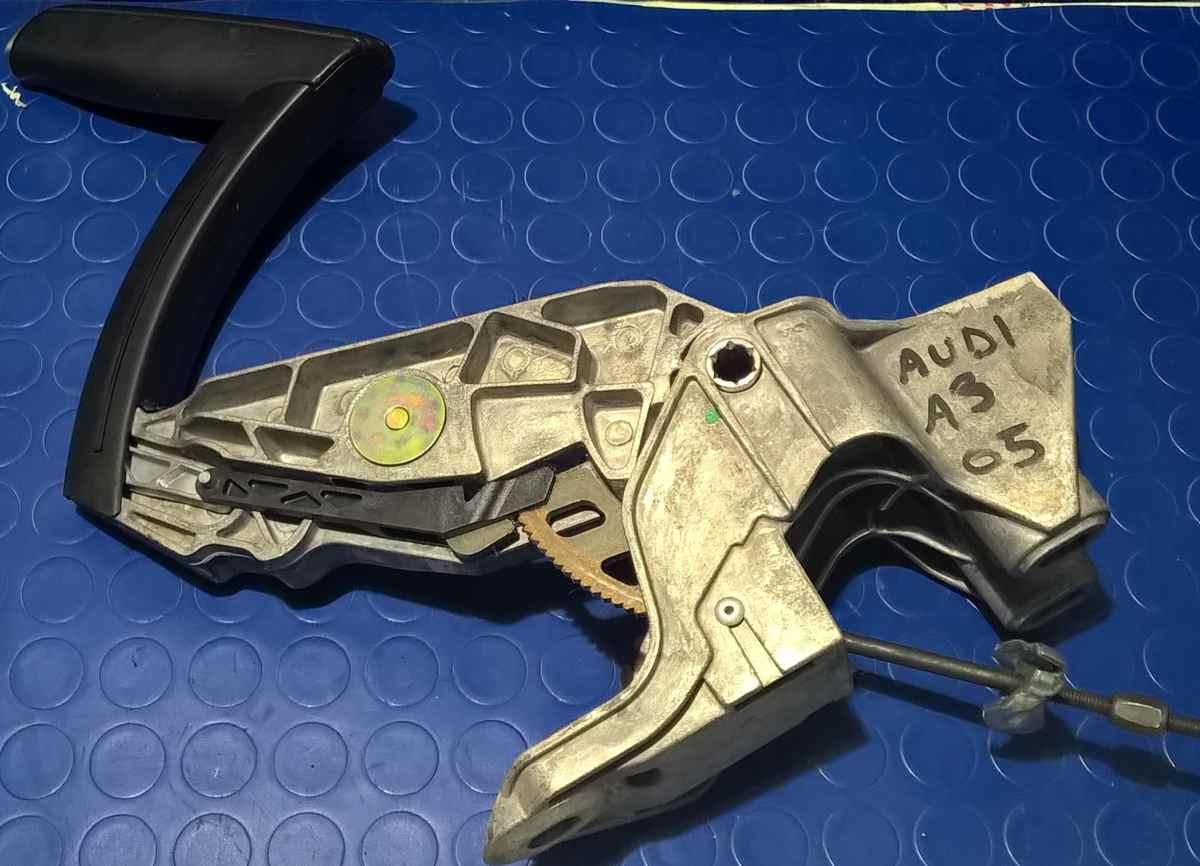 LEVA FRENO A MANO AUDI A3 2006 2.0 TDI 140CV  8P0711303C<br />