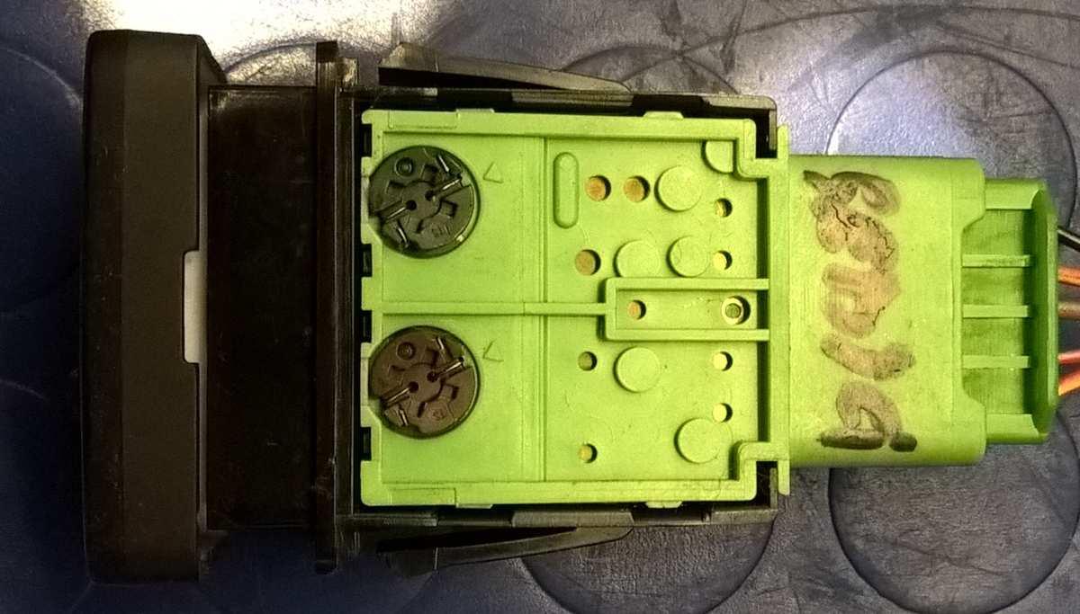 PULSANTE SBRINATORE VETRO FIAT SEDICI 1.9 MJT R2342<br />