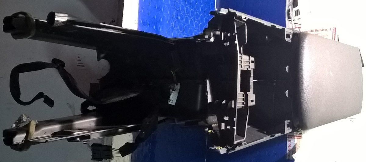 CONSOLE CENTRALE PEUGEOT 3008 1.6 HDI 2010 7591Q2<br /><br /><br />