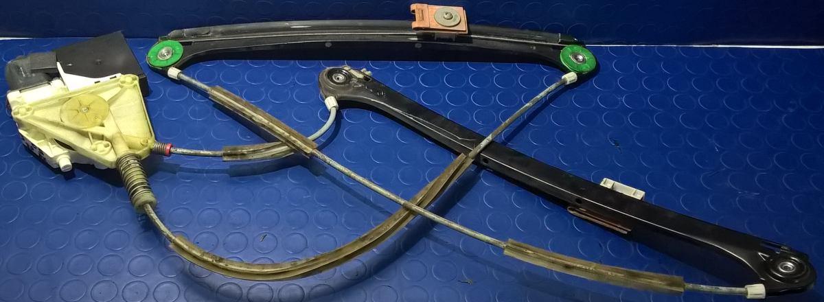 ALZAVETRO ELETTRICO DX AUDI A3 2.0 TDI 140CV 2006 8P0959802F<br />