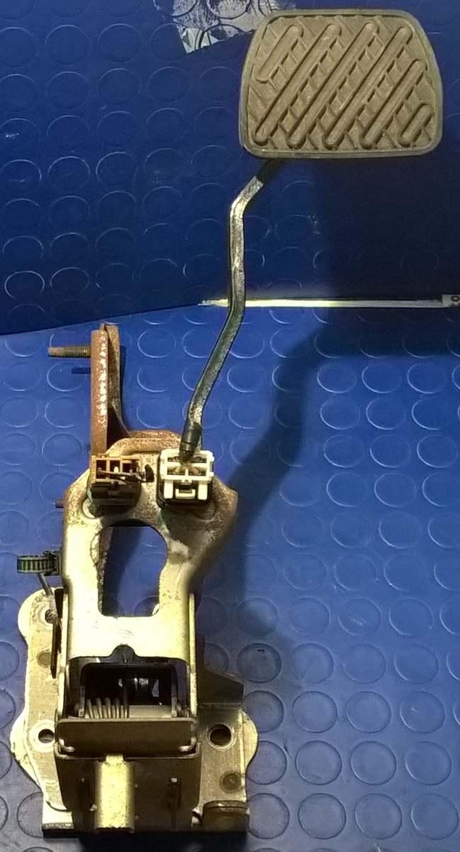 PEDALE FRENO - FRIZIONE RENAULT KOLEOS 2.0 DCI 2010 46501JY40B<br /><br /><br />