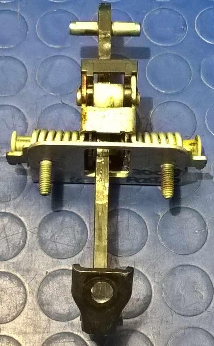 TIRANTE PORTIERA POST DX PEUGEOT 3008 1.6 HDI 2010 9181Q1<br /><br /><br />