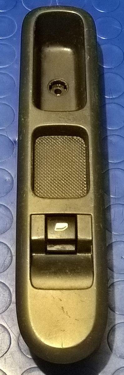 PULSANTE ALZAVETRO ANT DX PEUGEOT 3008 1.6 HDI 2010 96650618<br /><br /><br /><br />