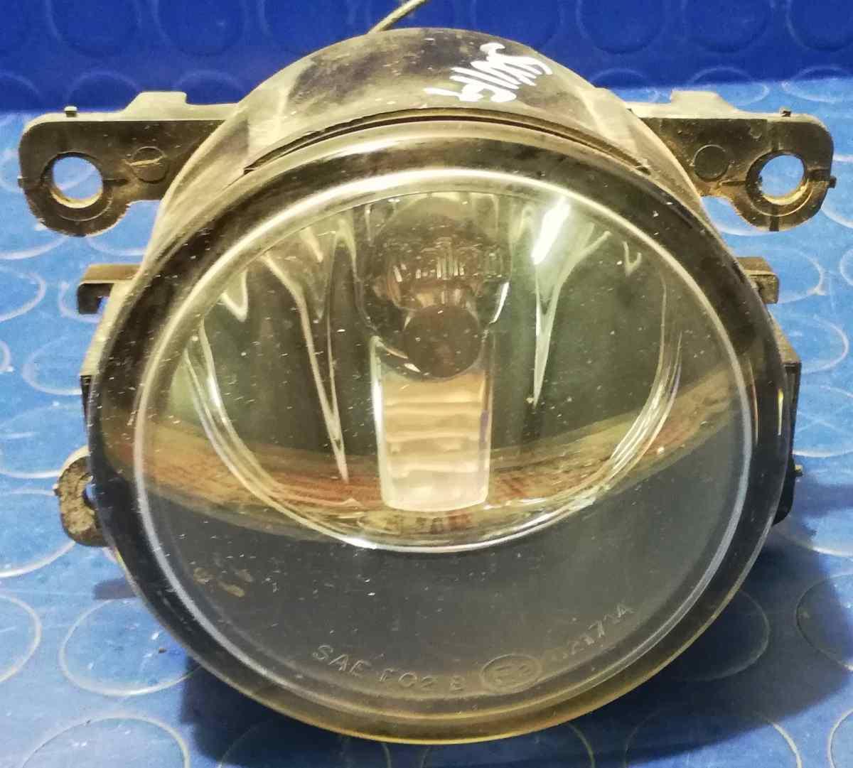 FARETTO ANTINEBBIA SX SUZUKI SWIFT 2007 89204122A<br /><br /><br />