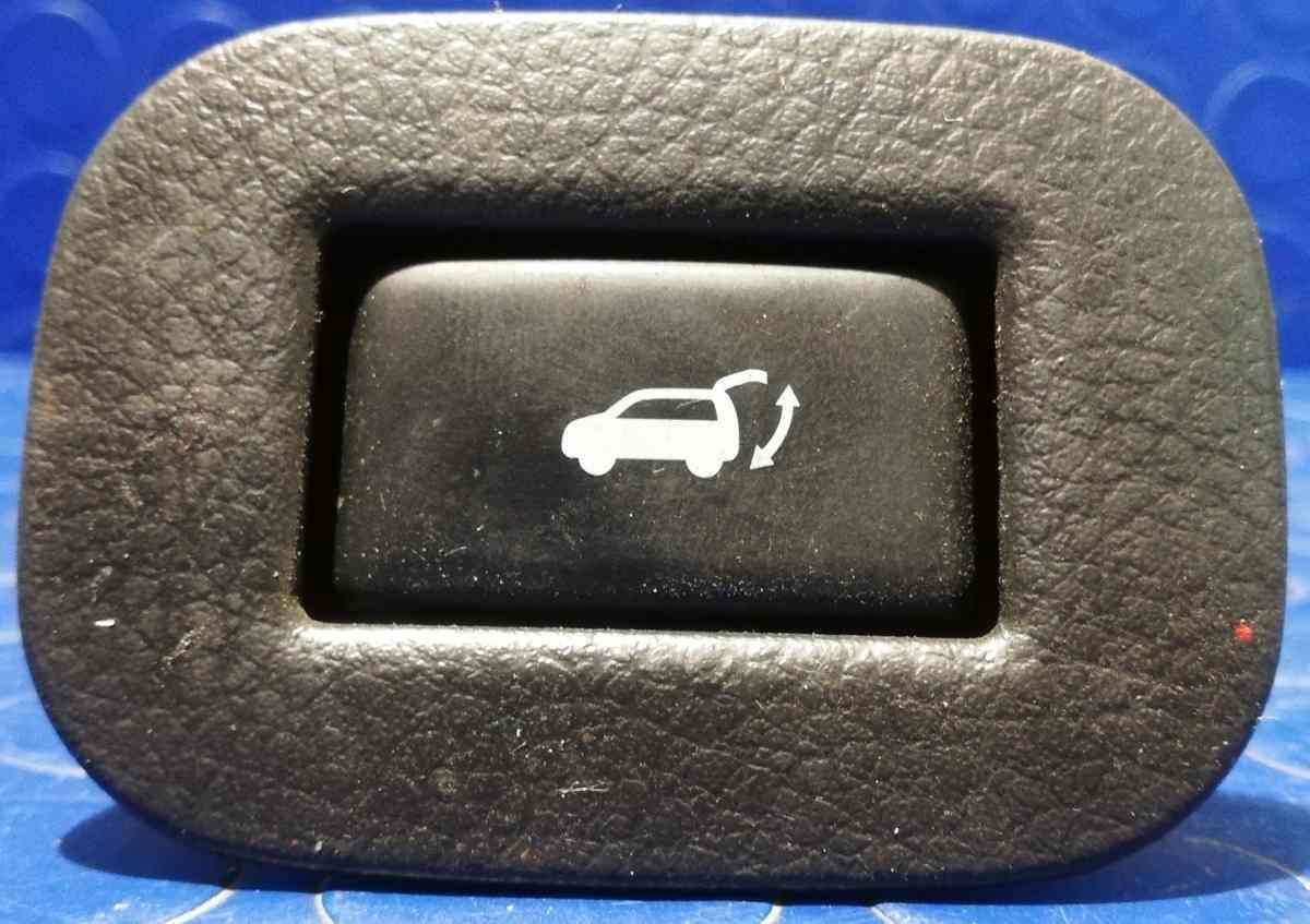 PULSANTE APERTURA COFANO NISSAN X TRAIL 2016 1.6 DCI 252614BA0A<br /><br /><br />