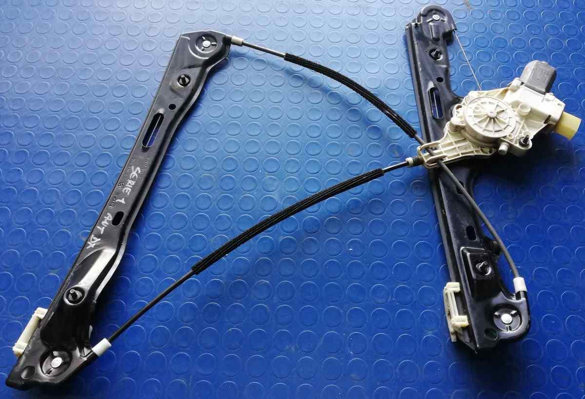 ALZACRISTALLO ELETTRICO ANT DX BMW SERIE 1 120D 2007 51337138466<br />