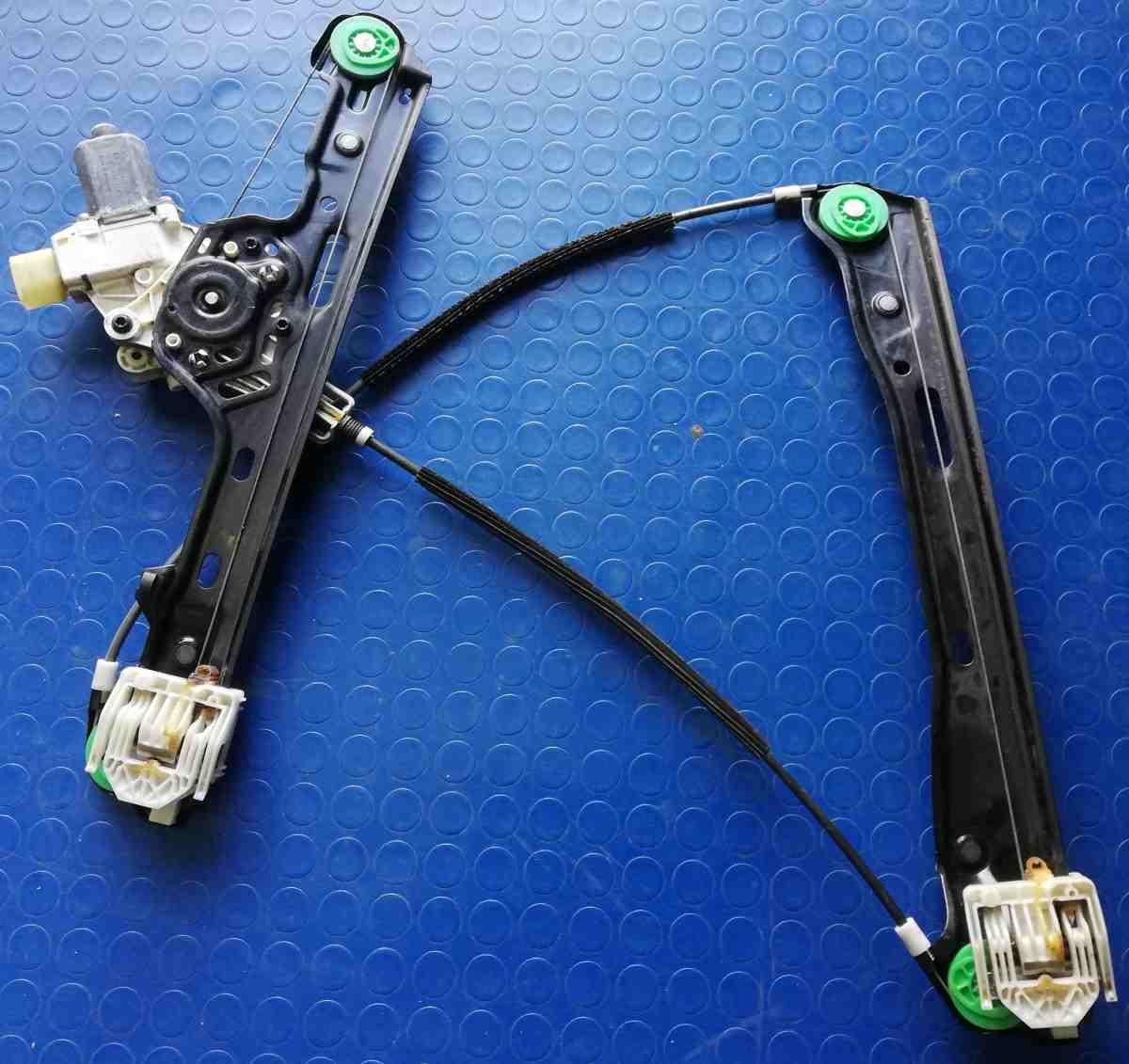 ALZACRISTALLO ELETTRICO ANT DX BMW SERIE 1 120D 2007 51337138466<br />