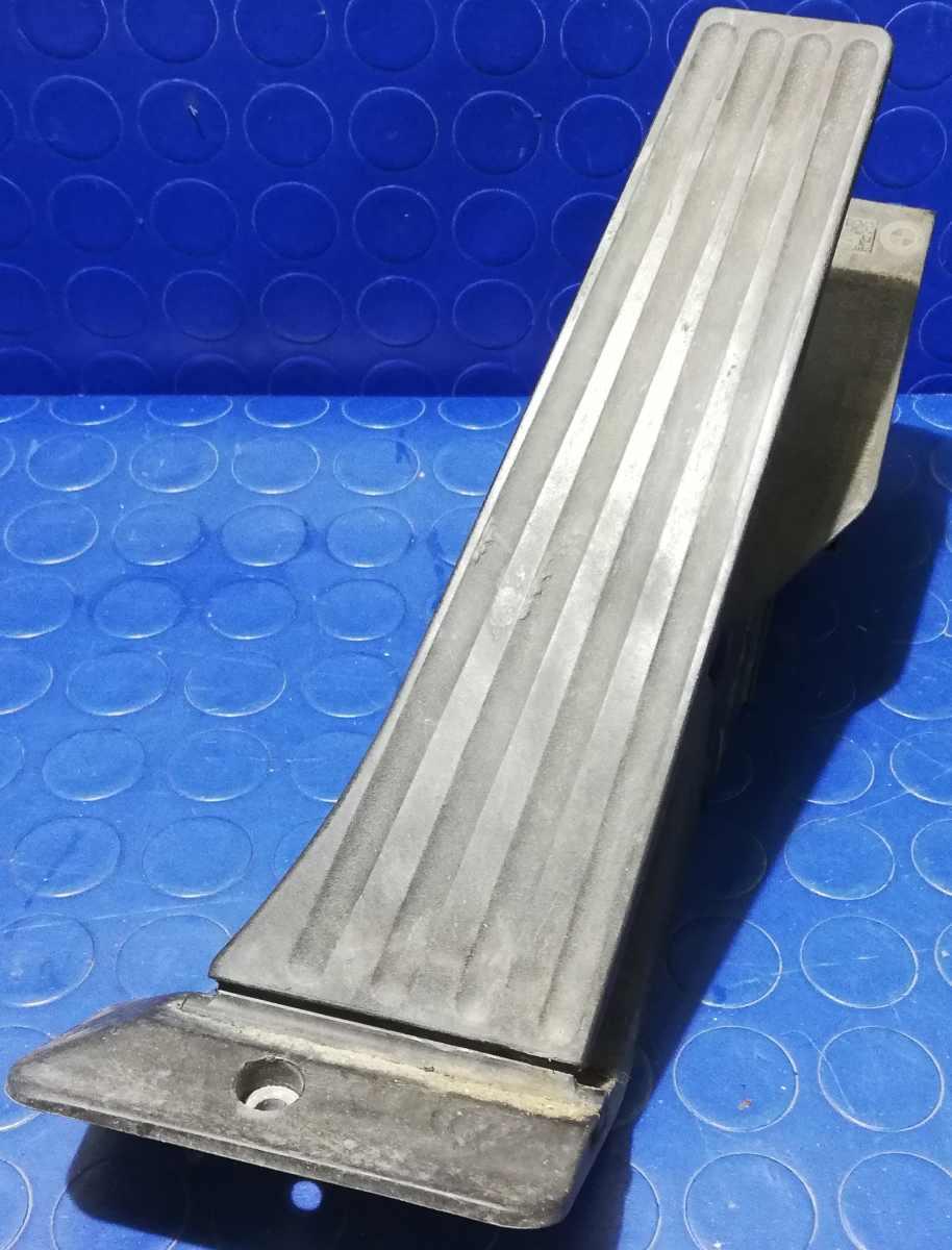 PEDALE ACCELERATORE BMW SERIE 1 120D 2007 74766500<br /><br /><br /><br />