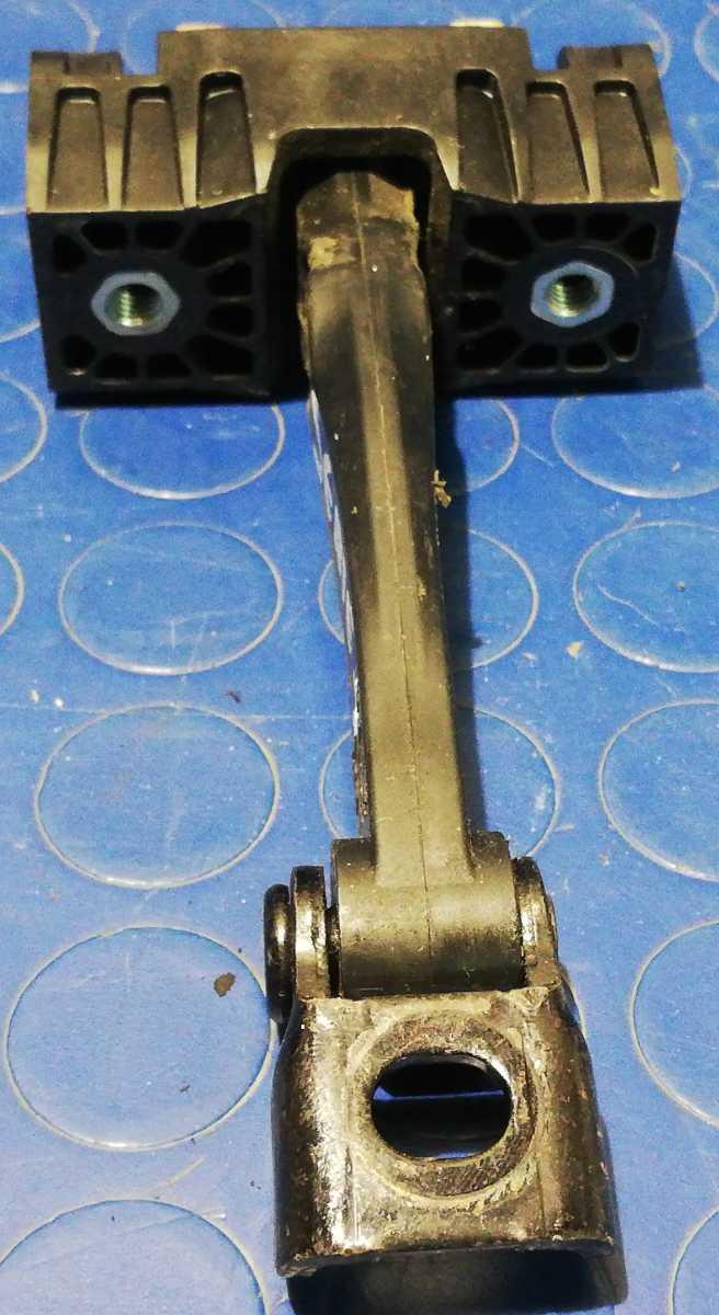 TIRANTE PORTIERA ANT DX BMW SERIE 1 120D 2007 51217176809<br /><br />