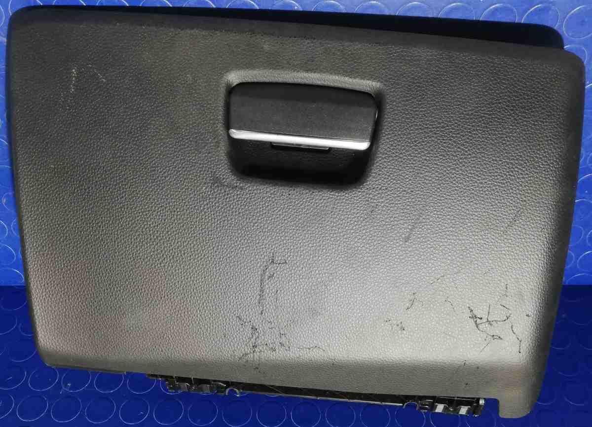 PORTAOGGETTI BMW SERIE 1 120D 2007 51166982681<br /><br /><br />